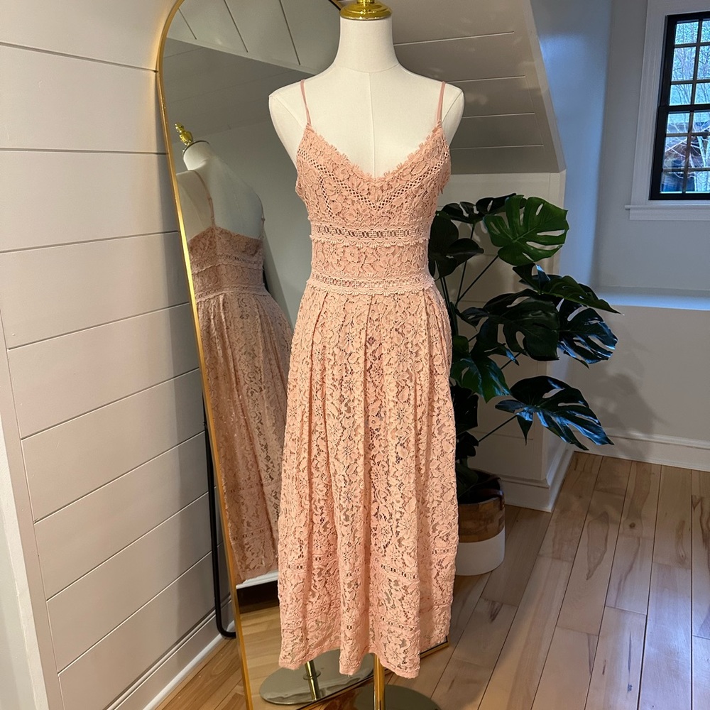 Like new NSR Crochet Floral Lace Midi
Dress in Pink Rose
